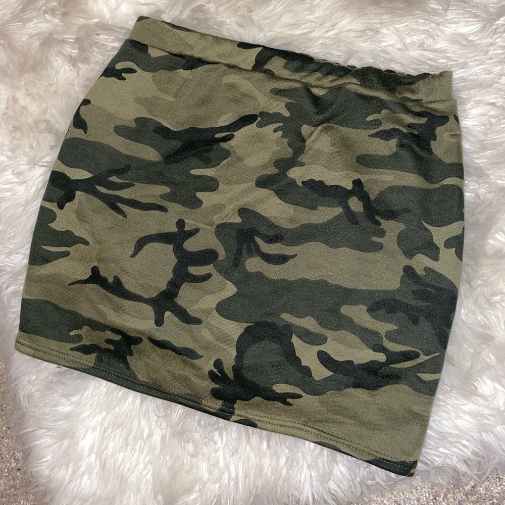 Camo mini skirt